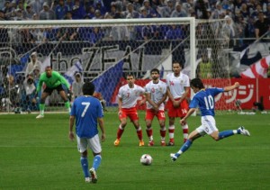 Shunsuke Nakamura taking a free kick, during Japan's world cup qualifier against Bahrain on June 22, 2008. Photo: neier. Picture shared under the licence CC BY-SA 3.0http://creativecommons.org/licenses/by-sa/3.0/